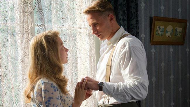 La storia vera dietro al libro e al film Suite francese Michelle Williams e Matthias Schoenaerts in una scena del film