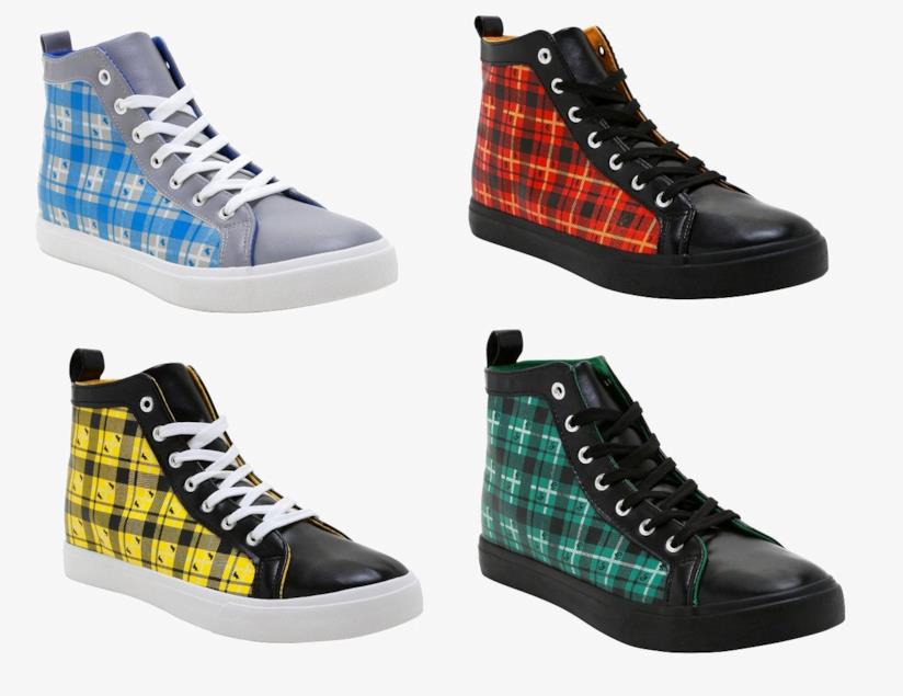 Vivi la magia di Harry Potter anche ai piedi con la nuova collezione di scarpe di Hot Topic Cammina per i corridoi di Hogwarts con le scarpe a tema Harry Potter