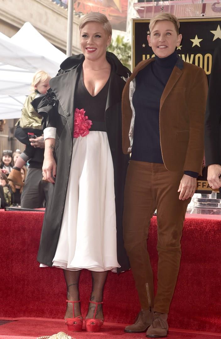 Pink ed Ellen DeGeneres Pink ed Ellen DeGeneres sulla Walk of Fame