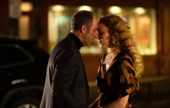 The Passage: Tim Fanning con Elizabeth The Passage: episodio 1x05