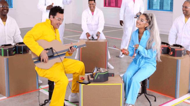 Ariana Grande canta No Tears Left to Cry al Jimmy Fallon Show con Nintendo Labo Ariana Grande nell'ultima puntata del Jimmy Fallon Show