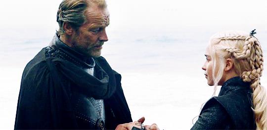Daenerys e Jorah Jorah saluta Dany