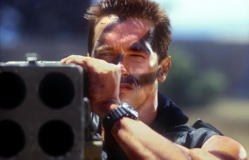 Commando, la recensione del film del 1985 diretto da Mark L. Lester Arnold Schwarzenegger nella scena cult di Commando