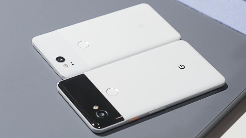 La nuova base di ricarica a marchio Google svelata da un leak Google Pixel 2 e Pixel 2 XL