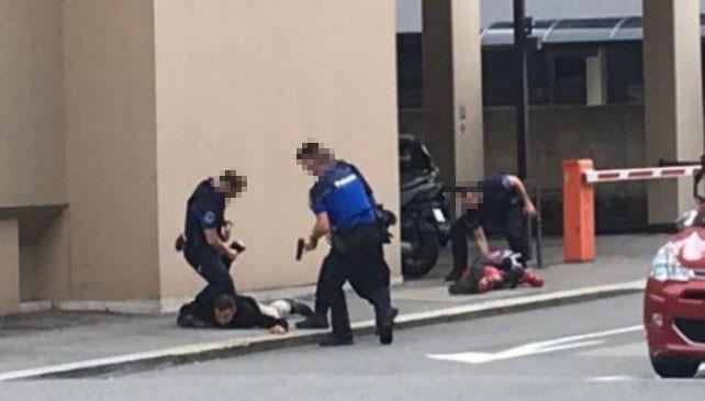 Deadpool arrestato a Lugano L'arresto di Deadpool e del suo complice a Lugano
