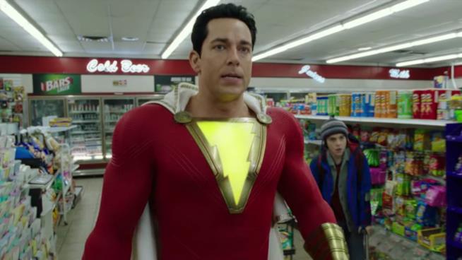 Shazam! deve far fronte a una nuova immagine apparsa in Rete Mezzobusto di Zachary Levi nei panni di Shazam, all'interno di un grande magazzino
