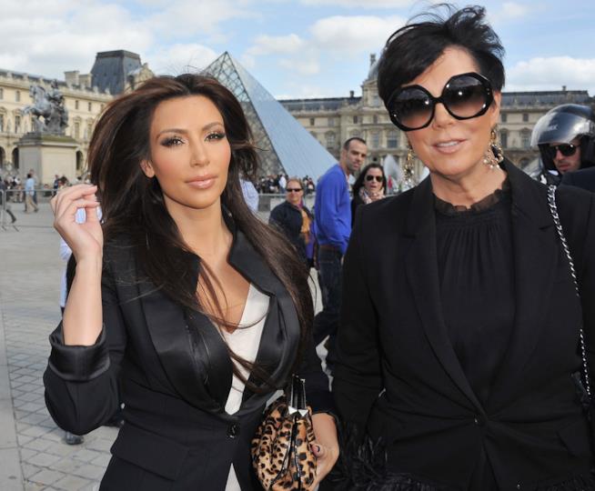 Kim Kardashian ha fatto un regalo speciale alla madre Kris Jenner Primo piano di Kim Kardashian e Kris Jenner