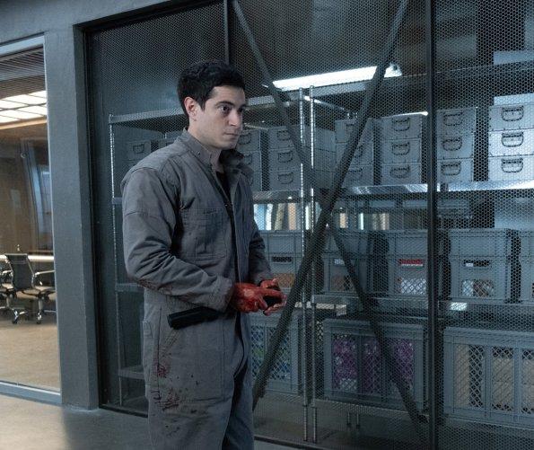 The Passage episodio 8: Grey è come Renfield in Dracula The Passage episodio 8: Grey