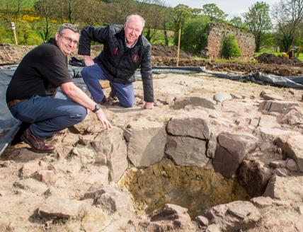 È stata ritrovata in Scozia la distilleria più vecchia al mondo Gli archeologi responsabili del ritrovamento