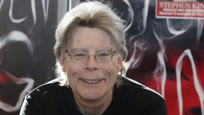 Stephen King: denuncia per plagio del protagonista della saga La Torre Nera Stephen King