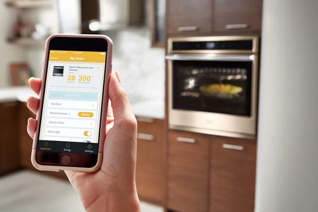 Whirlpool presente al CES 2019 con tanti prodotti smart Immagine stampa del Connected Hub Wall Oven di Whirlpool