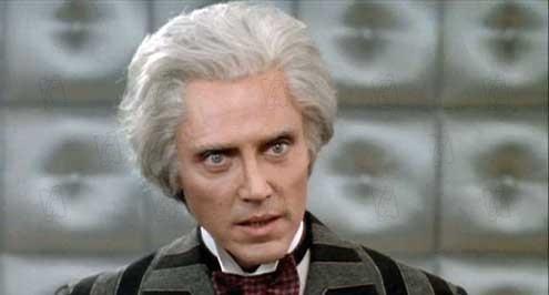 Christopher Walken è Max Shreck Christopher Walken nei panni di Max Shreck in Batman - Il Ritorn