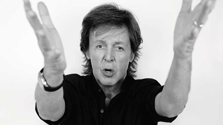 Paul McCartney è la la rock star che apparirà nel nuovo film Disney La leggenda vivente dei Beatles in una foto ritratta per la celebrazione del suo compleanno