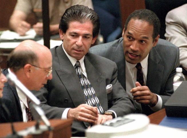 Che fine hanno fatto i veri protagonisti del vero Caso O.J. Simpson? Una scena del vero processo a O.J. Simpson