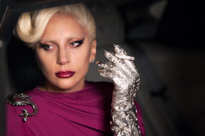 Lady Gaga sul set di American Horror Story: Hotel Lady Gaga nei panni della Contessa Elizabeth Johnson