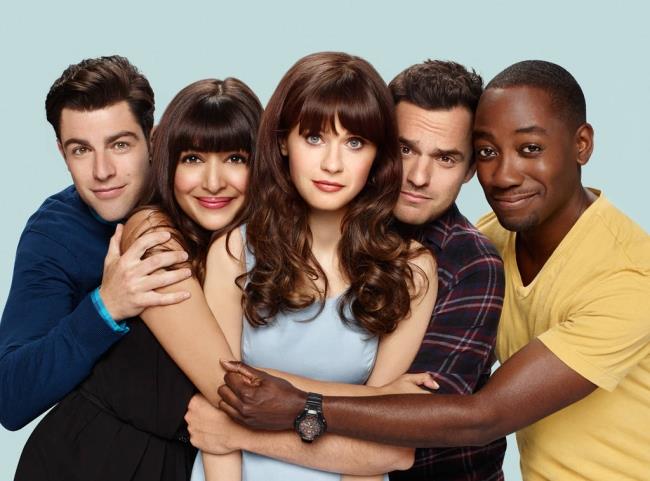 Un'immagine promozionale del cast di New Girl Il cast di New Girl si stringe intorno alla protagonista Zooey Deschanel