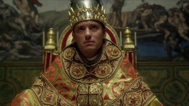 Venezia 73, oggi è il giorno di The Young Pope di Jude Law Jude Law è The Young Pope