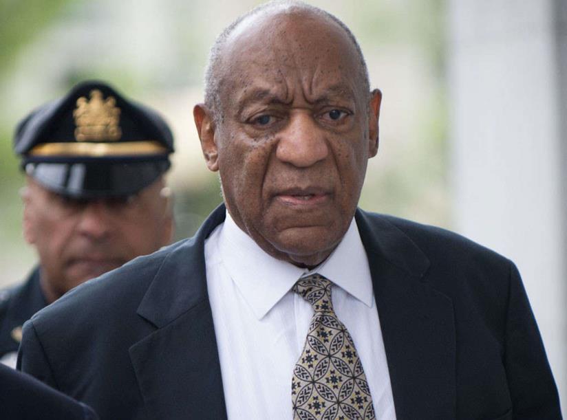 Bill Cosby: processo annullato, ma i problemi legali continuano L'attore Bill Cosby dopo il processo