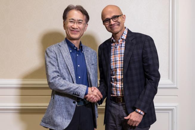 Sony e Microsoft stringono un accordo per il cloud gaming Kenichiro Yoshida, CEO di Sony Corporation, e Satya Nadella, CEO di Microsoft