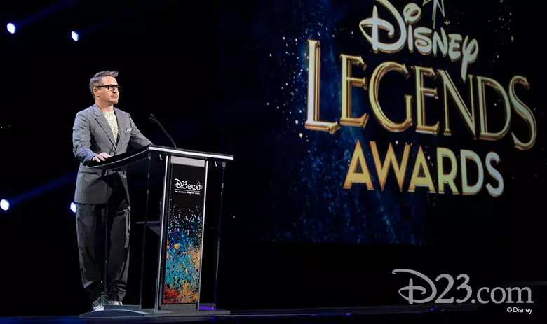Robert Downey Jr. premiato con il Disney Legend Award a D23 Expo L'attore Robert Downey Jr. sul palco della D23 Expo