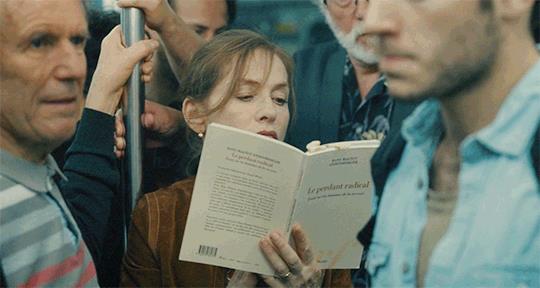 10 libri (e qualche fumetto) da non perdere a fine estate 2019 Isabelle Huppert legge in metrò