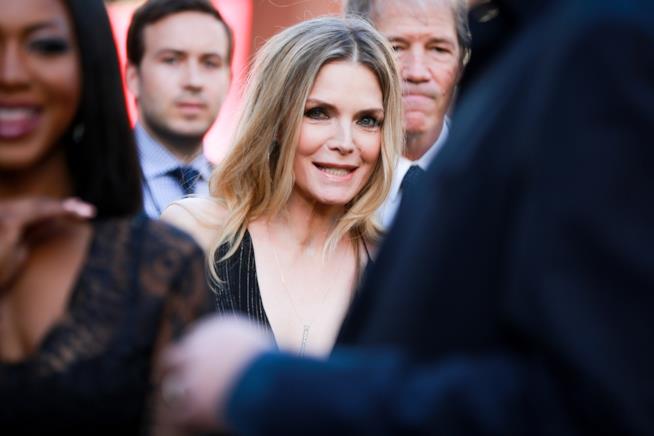 Michelle Pfeiffer si unisce a Instagram Michelle Pfeiffer sorride ai fotografi