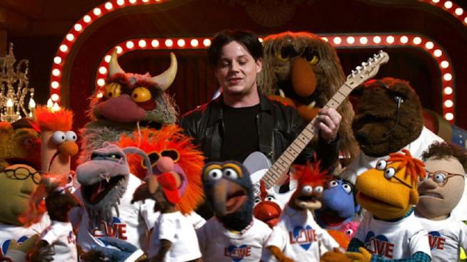 Jack White, il cantante di Detroit, sarà ospite nell'ultimo episodio dei Muppet Jack White nei Muppet si esibisce in un brano di Stewie Wonder