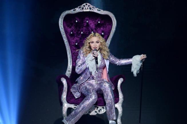 Madonna e Stevie Wonder ricordano Prince ai Billboard Music Awards 2016 Il video del tributo di Madonna e Stevie Wonder a Prince ai Billboard Music Awards 2016