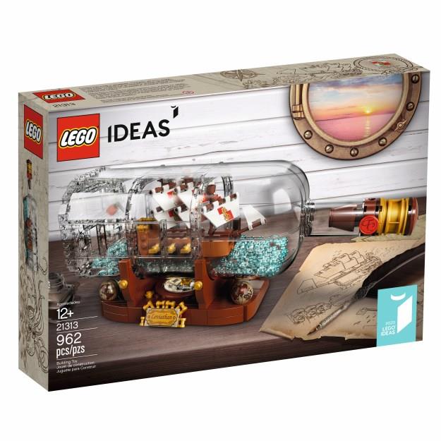 Il set di Ship in a bottle 21313 di LEGO Primo piano del set Ship in a bottle 21313 di LEGO