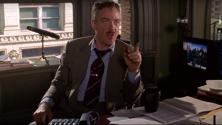 J.K. Simmons veste i panni di J. Jonah Jameson nella trilogia di Spider-Man di Sam Raimi J.K. Simmons in una scena di Spider-Man diretto da Sam Raimi