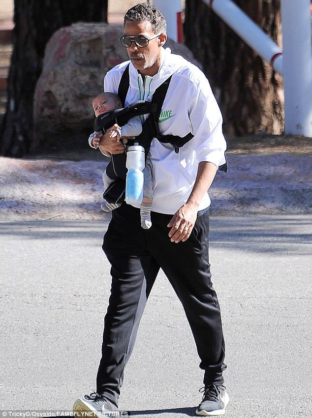 Chris Ivery e il figlio, Eli Christopher Il marito di Ellen Pompeo con il terzo figlio