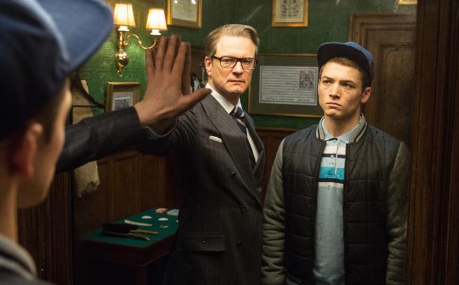 Kingsman 3 inizia le riprese: ecco il cast del film Colin Firth e Taron Egerton in una scena di Kingsman