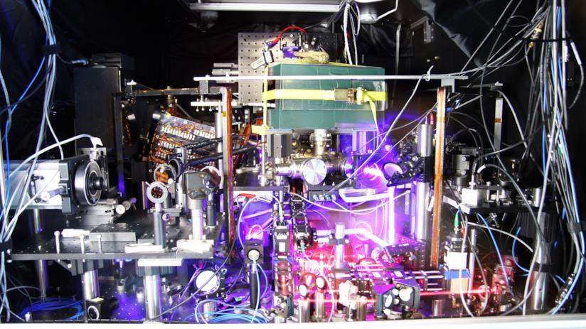 Messi a punto orologi atomici che saranno in grado di misurare lo spaziotempo Il nuovo orologio atomico del NIST