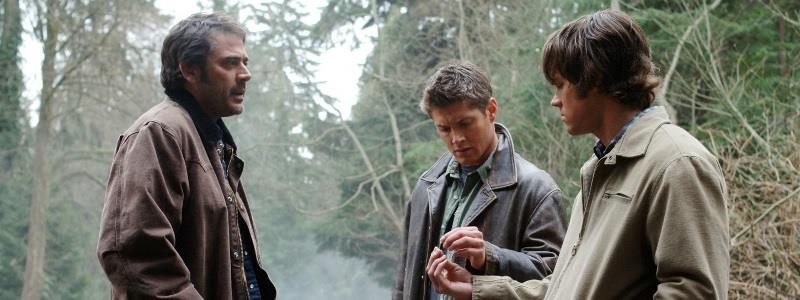 La famiglia Winchester Sam e Dean parlano con John