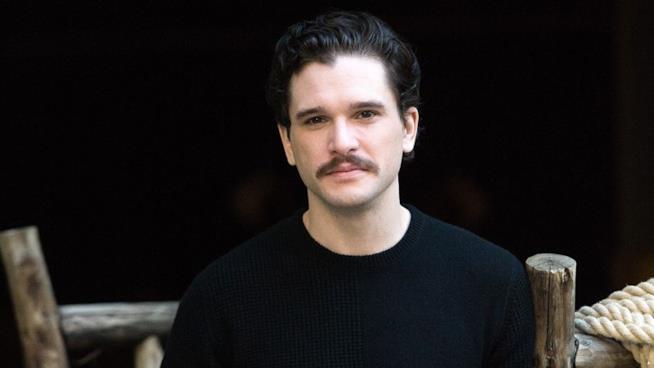 Kit Harington è dovuto andare in terapia a causa della morte di Jon Snow Kit Harington con il nuovo look post Jon Snow