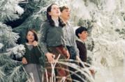 Trama e cast di tutti i film del celebre franchise Le cronache di Narnia Una scena de Le cronache di Narnia - Il leone, la strega e l'armadio