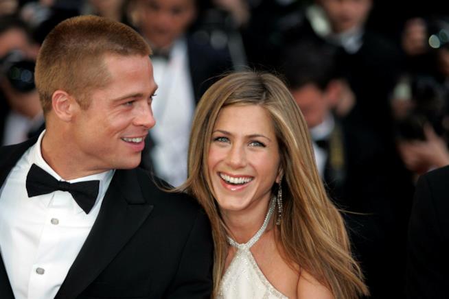 Brad Pitt si scusa con l'ex moglie Jennifer Aniston, seppur in ritardo Jennifer Aniston e Brad Pitt sul red carpet