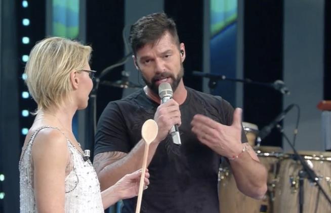 Ricky Martin e i migliori momenti della prima serata di Sanremo 2017 Ricky Martin ospite a Sanremo 2017