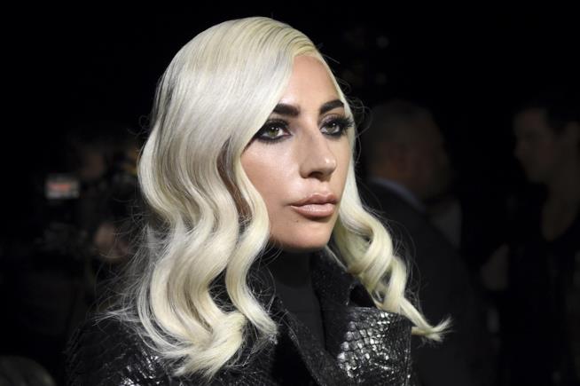 Lady Gaga si diverte a videogiocare con Bayonetta: lo rivela sui social Un primo piano di Lady Gaga