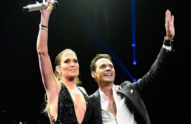 Jennifer Lopez duetta a sorpresa con l’ex marito Marc Anthony a New York Duetto a sorpresa per Marc Anthony: sul palco arriva l’ex moglie Jennifer Lopez