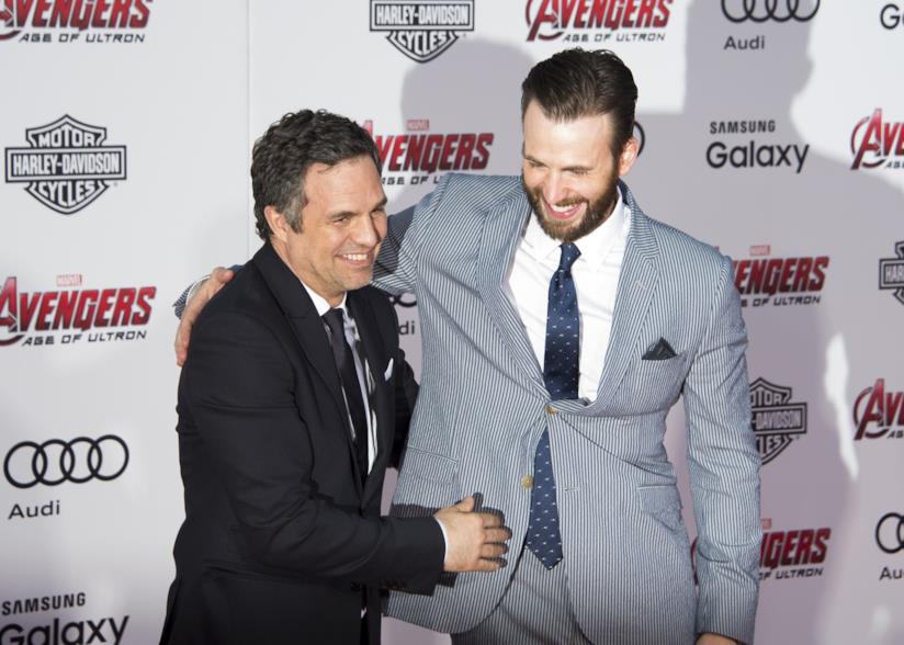 Chris Evans vuole che Mark Ruffalo si ubriachi per convincerlo a tatuarsi Mark Ruffalo e Chris Evans