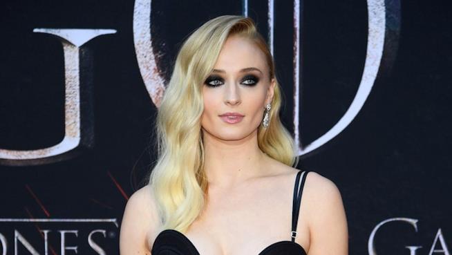 Sophie Turner ruba la scena ai Jonas Brothers Sophie Turner alla prima newyorkese di Game of Thrones 8