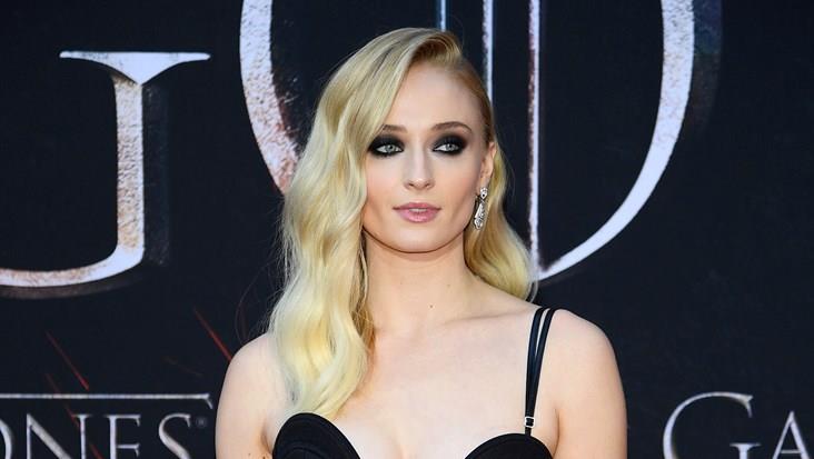Sophie Turner ruba la scena ai Jonas Brothers Sophie Turner alla prima newyorkese di Game of Thrones 8