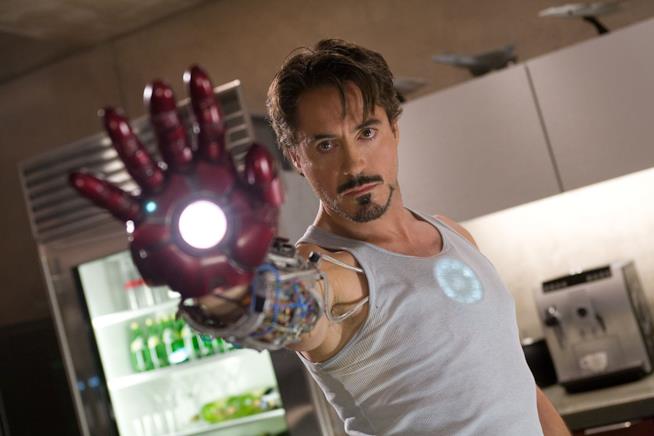 Gli aneddoti riguardanti Iron man, il cinecomic del 2008 con Downey Jr. Robert Downey Jr. è Tony Stark in una scena di Iron Man