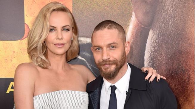 Sul set di Mad Max: Fury Road è stata faida tra Charlize Theron e Tom Hardy Charlize Theron e Tom Hardy alla prima di Mad Max: Fury Road