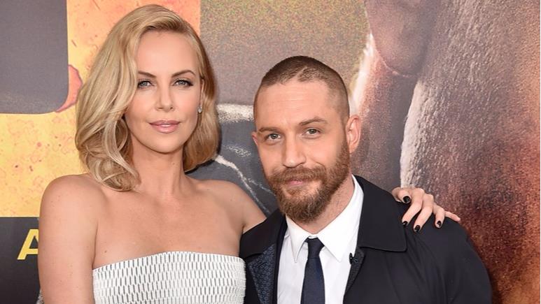 Sul set di Mad Max: Fury Road è stata faida tra Charlize Theron e Tom Hardy Charlize Theron e Tom Hardy alla prima di Mad Max: Fury Road