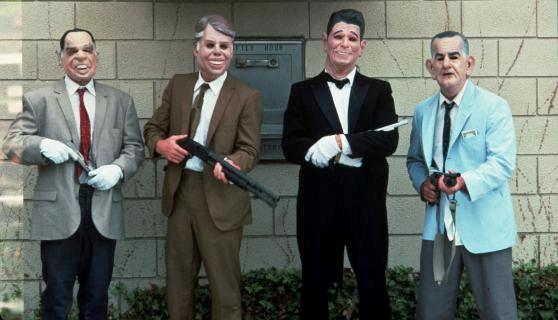 Una scena di Point Break - Punto di rottura La band di rapinatori mascherati di Point Break