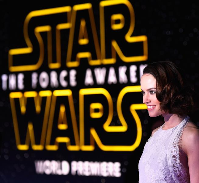 Il cast di Star Wars: Il Risveglio della Forza alla premiere del film J.J. Abrams e Harrison Ford