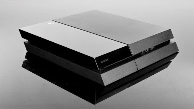 PS4.5 Neo è ufficiale, non sarà annunciata all'E3 2016 La PS4 mostra le sue linee in un'immagine promozionale
