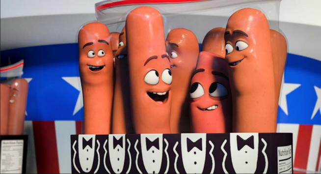 Recensione del film Sausage Party - vita segreta di una salsiccia (recensione) In foto un pacco di salsicce tra cui gli amici Frank e Barry Divertente, scorretto e a tratti Horror